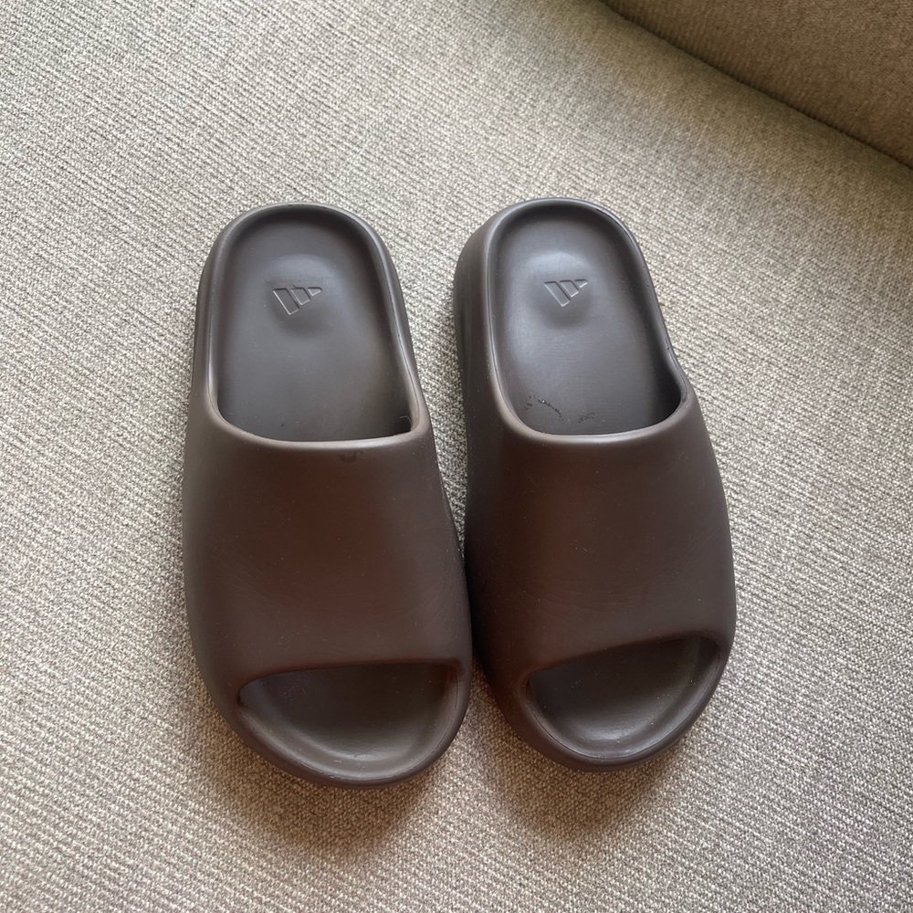 Yeezy Slide in Soot
